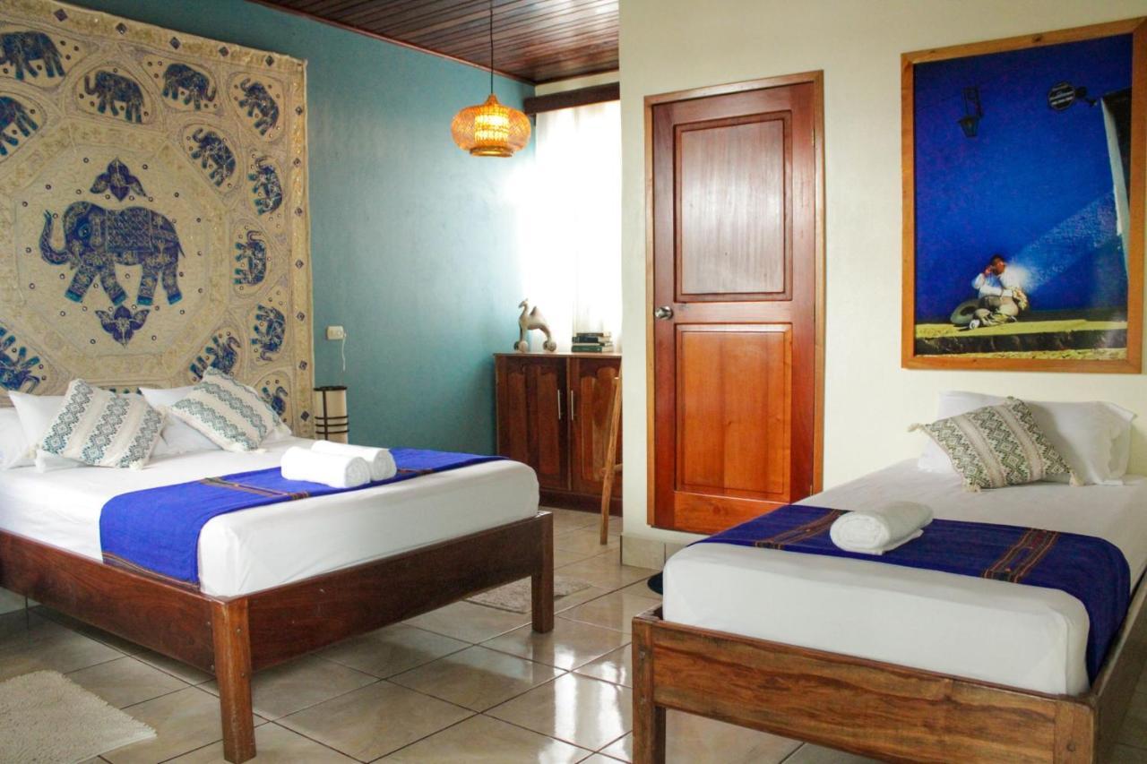 Los Amigos Hostel Flores Eksteriør billede
