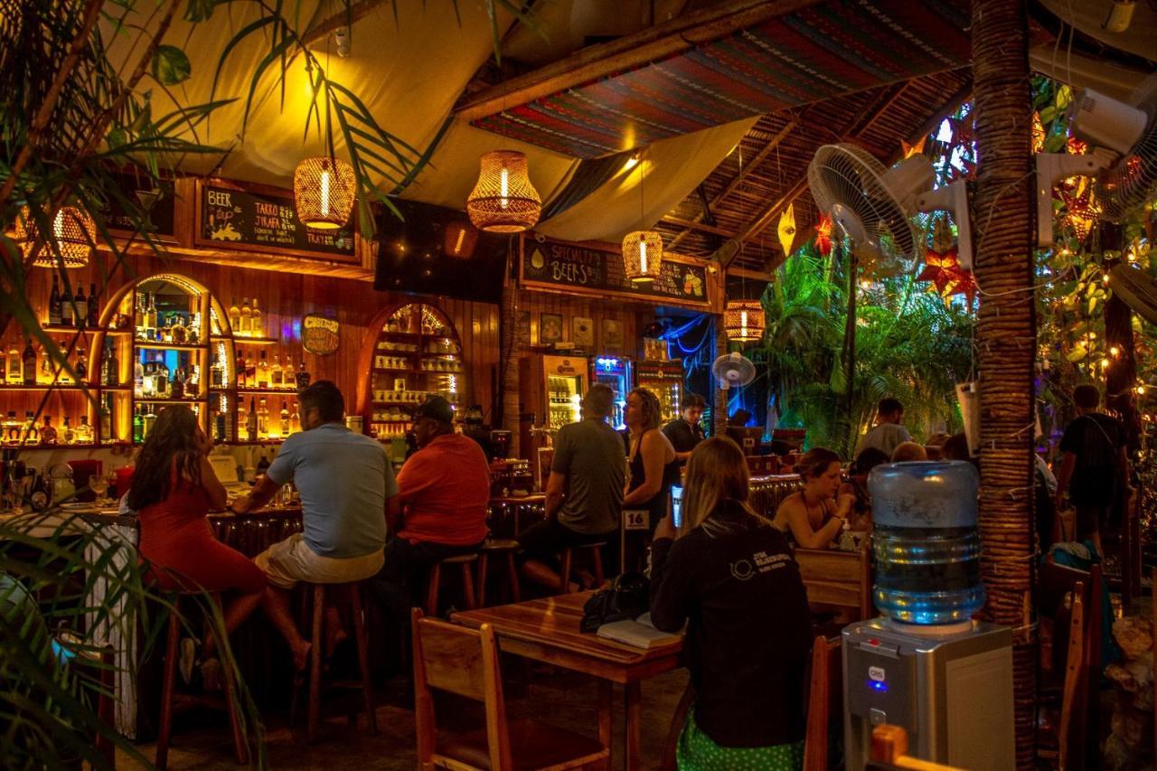 Los Amigos Hostel Flores Eksteriør billede