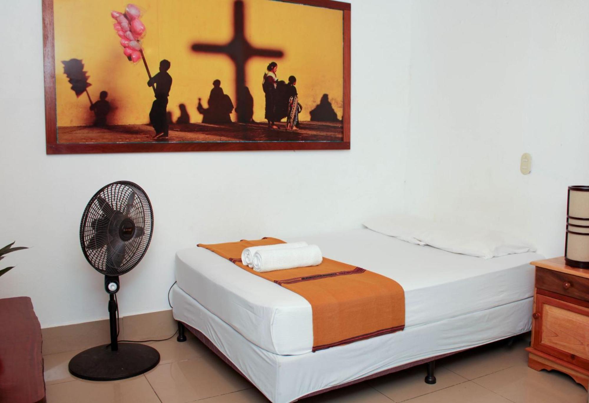 Los Amigos Hostel Flores Værelse billede