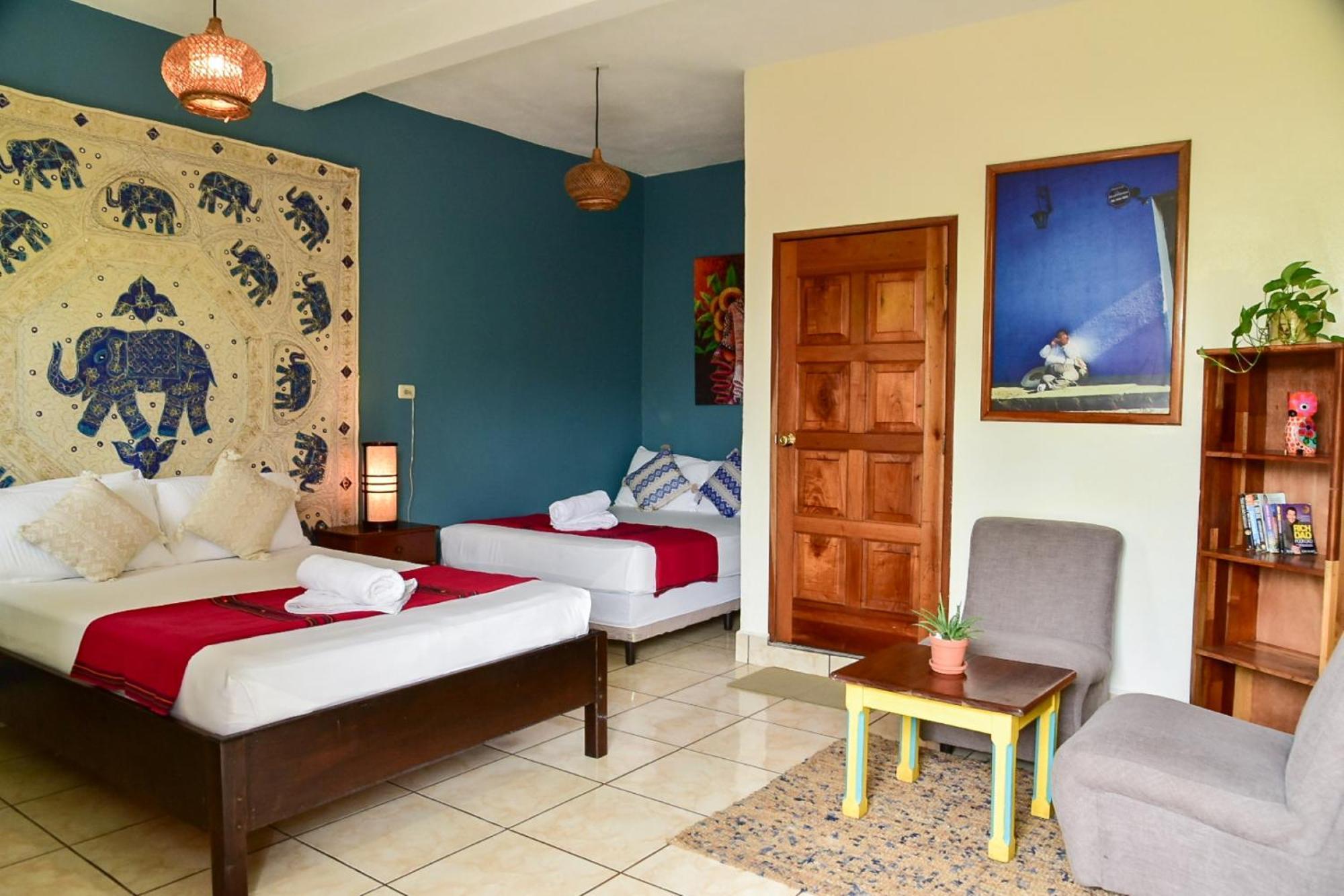Los Amigos Hostel Flores Eksteriør billede