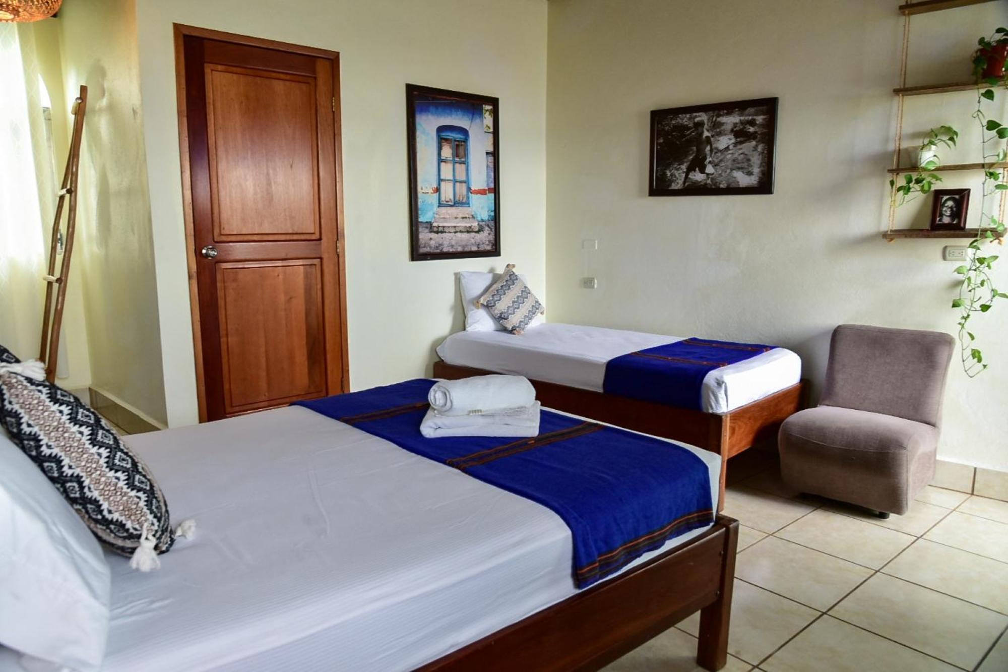 Los Amigos Hostel Flores Eksteriør billede