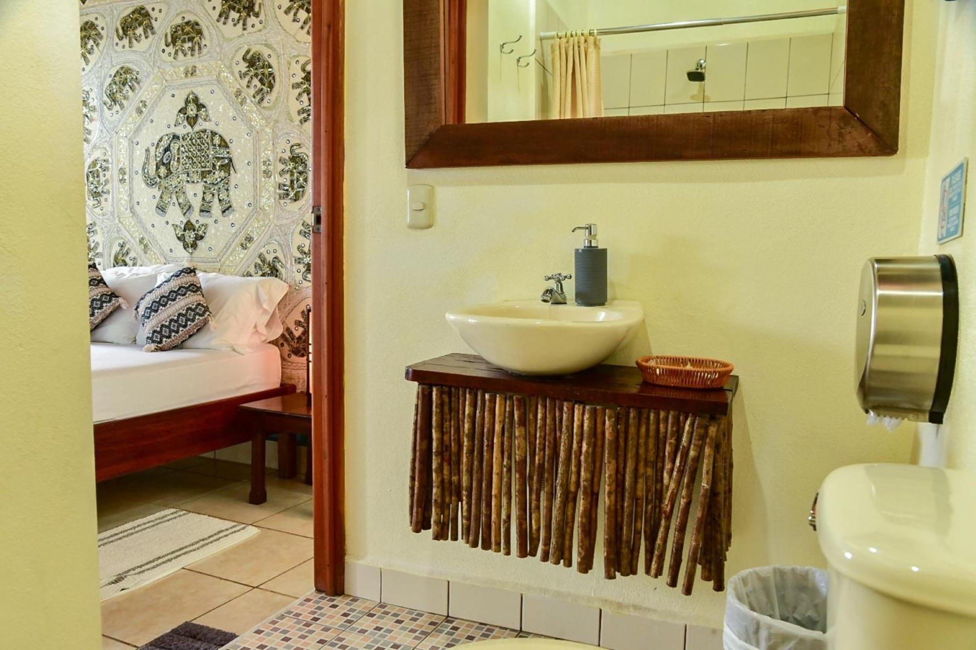 Los Amigos Hostel Flores Eksteriør billede