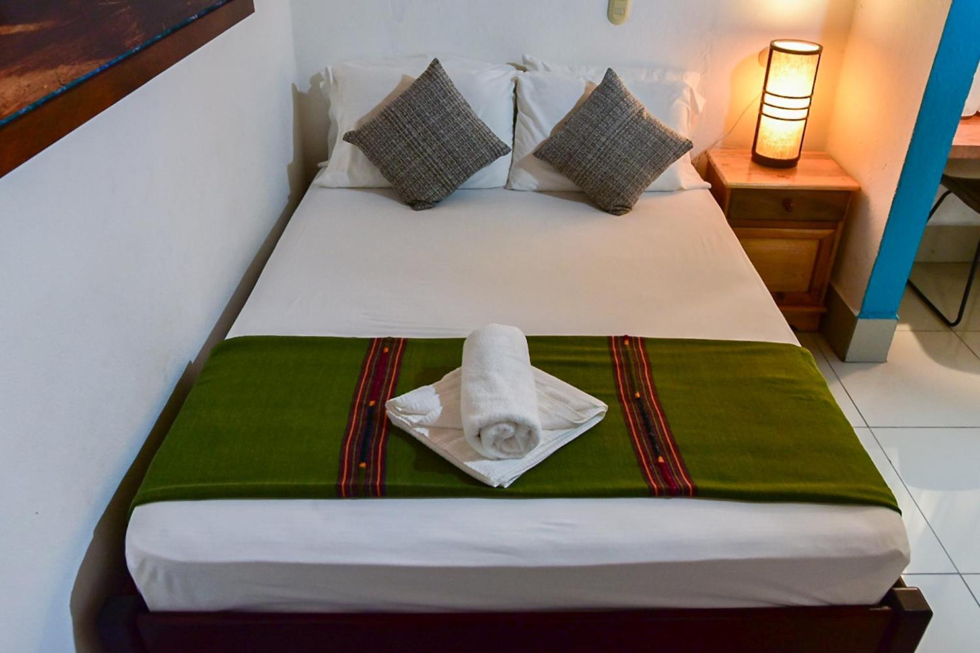 Los Amigos Hostel Flores Værelse billede