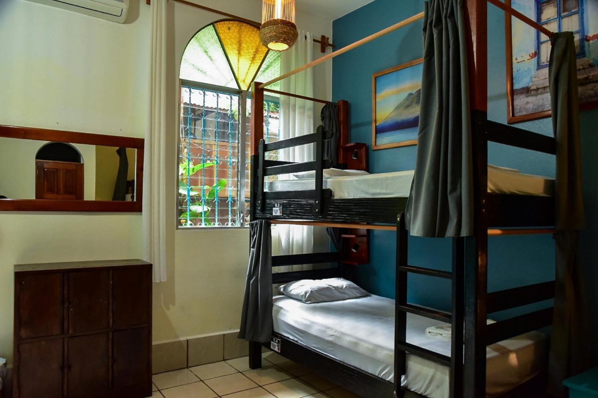 Los Amigos Hostel Flores Værelse billede