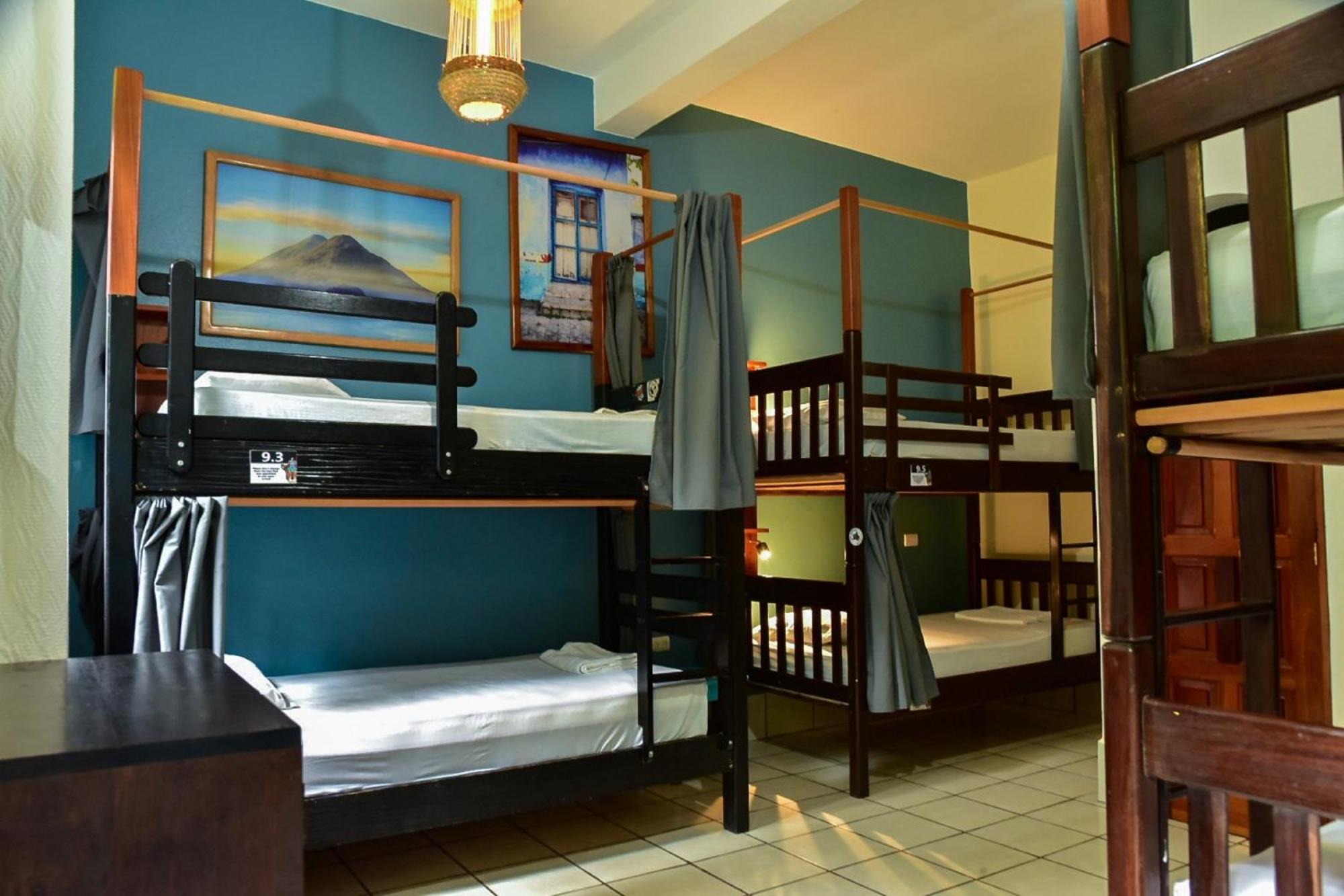 Los Amigos Hostel Flores Værelse billede